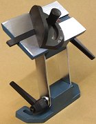 Adjustable grinding table